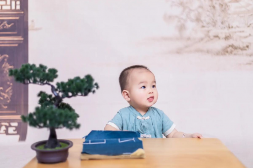 张家界宝宝喊肚子疼怎么回事
